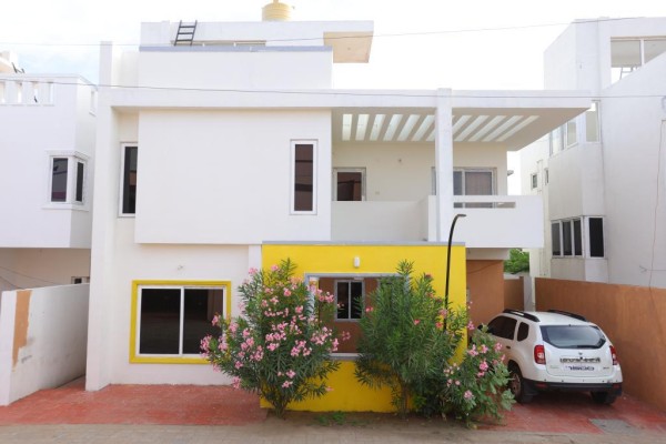 White House Villa: Elegant 3 BHK Retreat